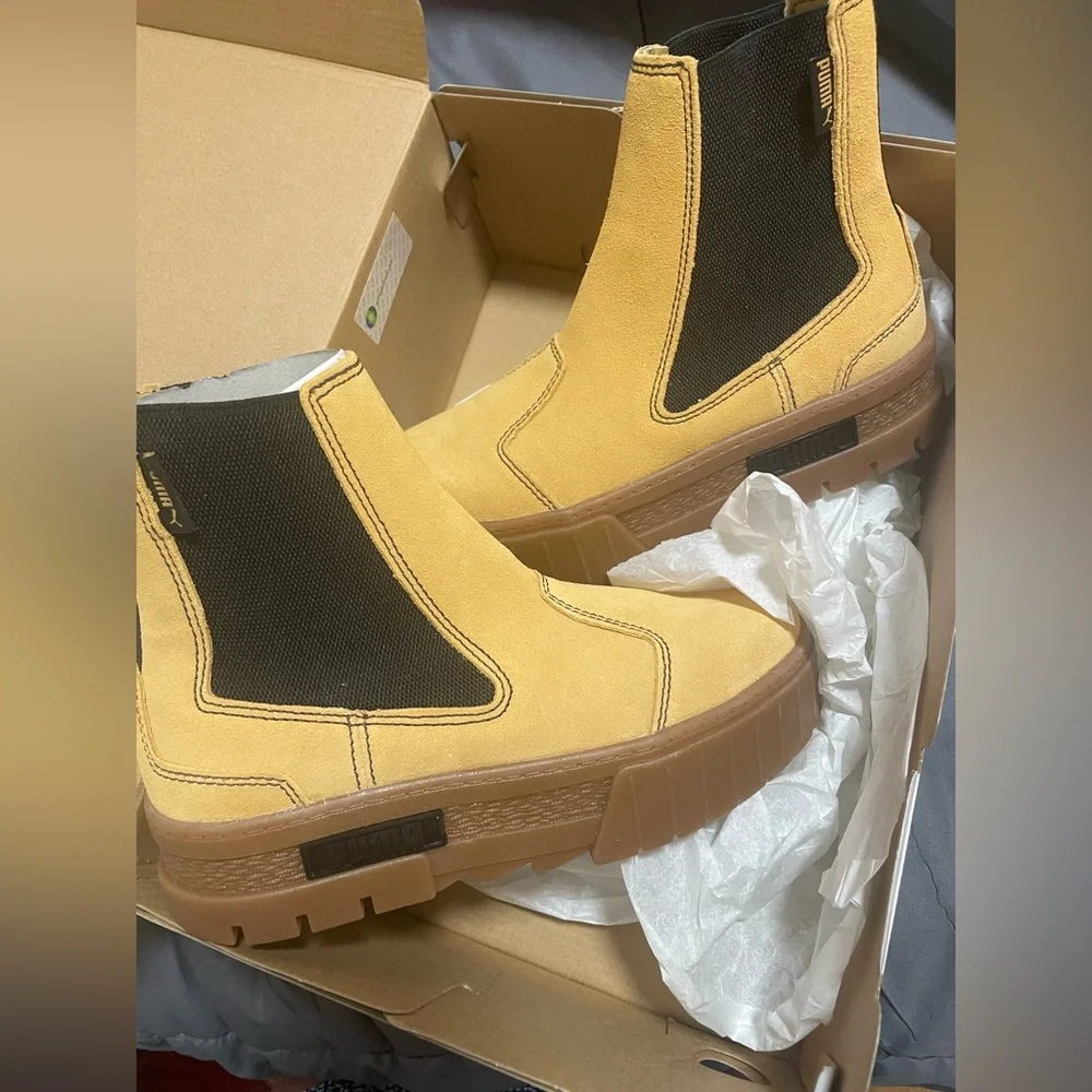 NIB Puma Mayze Chelsea Suede Boots size 7 - Picture 2 of 11